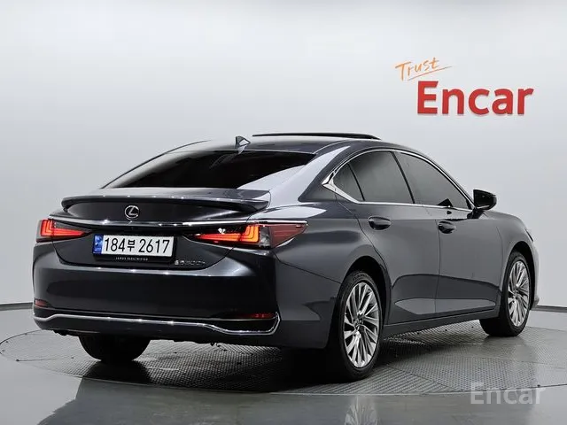 لكزس ES300h 2023